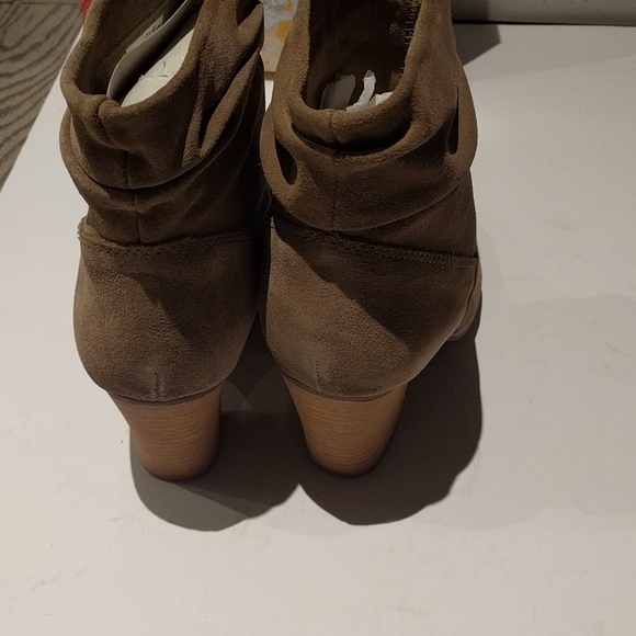 Beautiful suede leather boots by Chinese Laundry - Picture 12 of 13